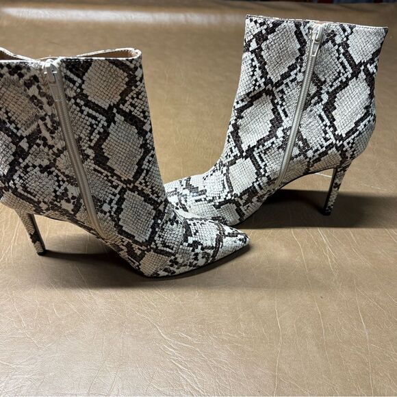 Gorgeous size 9 boots barely worn! - Picture 3 of 7